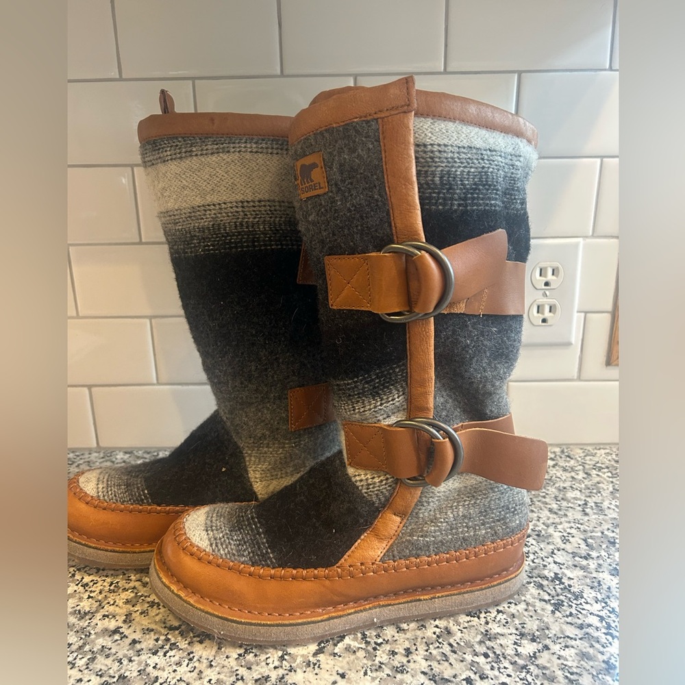 Sorel Black and Brown Wool Boots